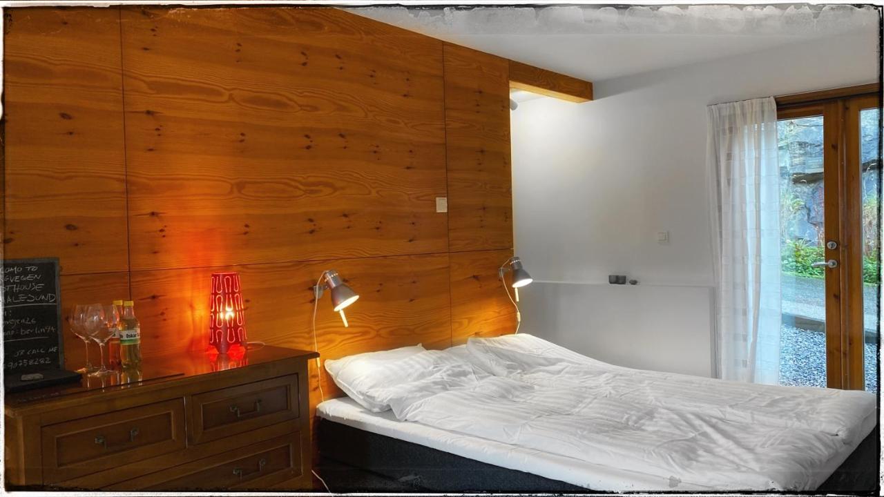 Bergvegen Guesthouse AОлесунн Экстерьер фото